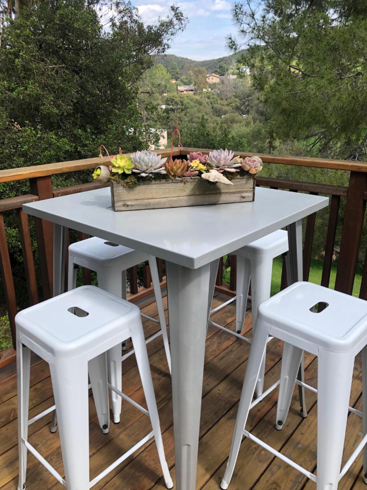 Zen Treehouse Retreat-great Views & Peaceful Decks Hébergement de vacances